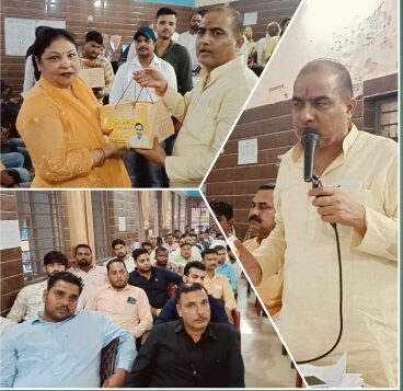 कुंदरकी विधायक ठाकुर रामवीर सिंह ने बूथ व सेक्टर प्रभारियों को किया सम्मानित, कहा—पार्टी कार्यकर्ता ही संगठन की रीढ़